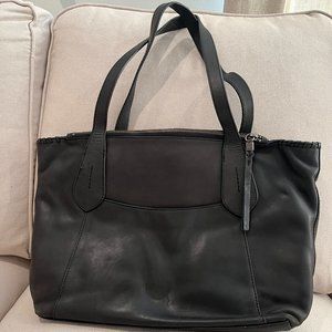 Large The Sak Shoulder Bag in Black Leather for computer/tablet